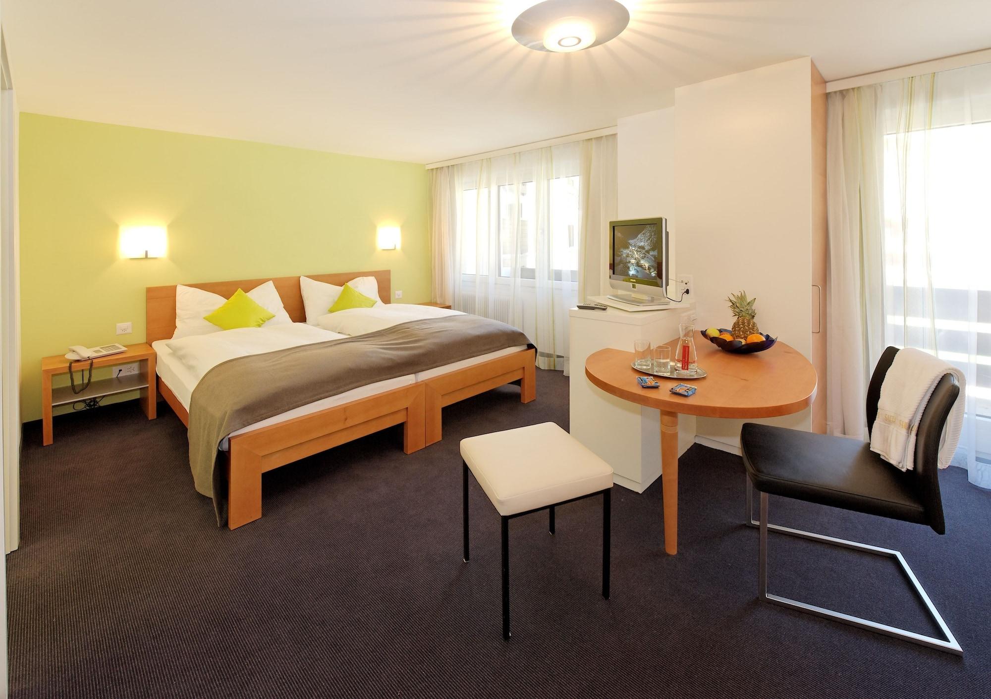 סאס-אלמאגל Hotel Kristall מראה חיצוני תמונה