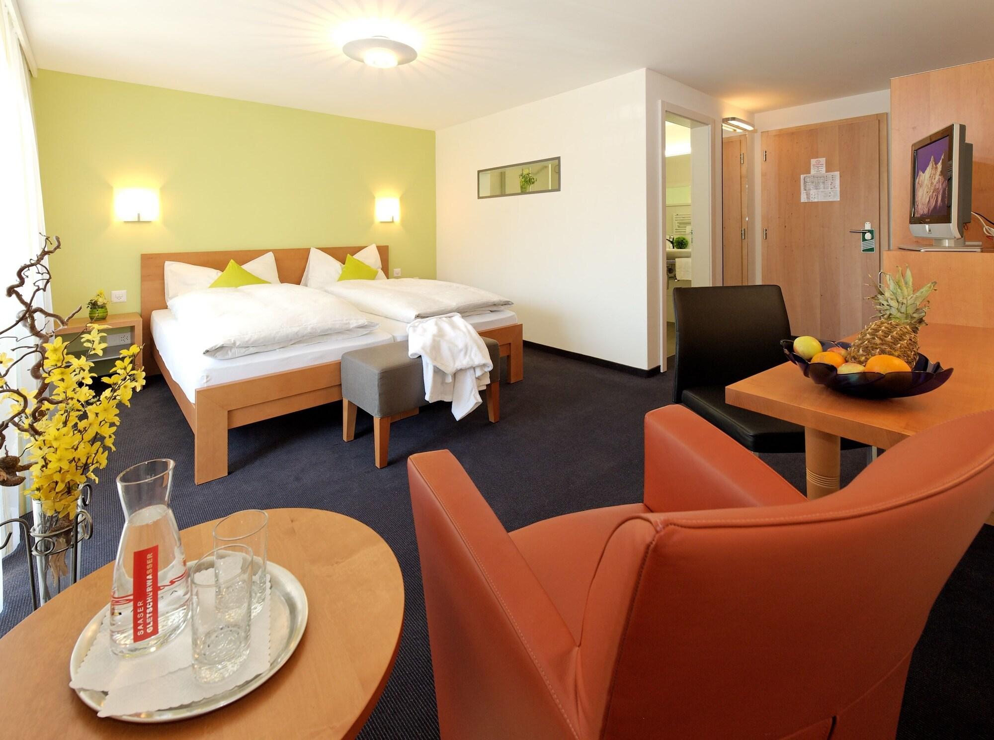 סאס-אלמאגל Hotel Kristall מראה חיצוני תמונה
