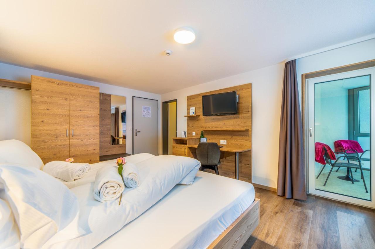 סאס-אלמאגל Hotel Kristall מראה חיצוני תמונה
